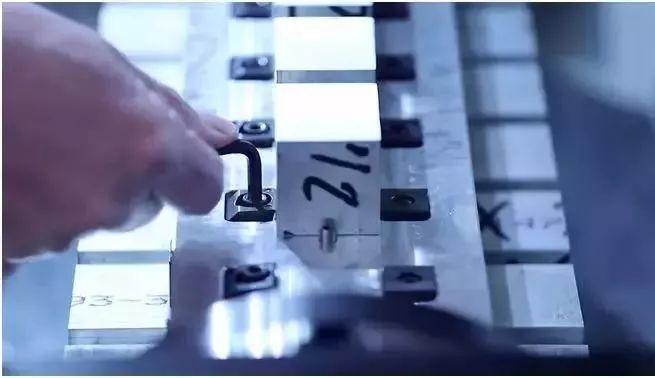 【新手必看】3軸、3+2軸、5軸加工的區(qū)別是什么？(圖14)